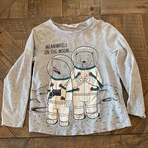 Grey H&M graphic long sleeve t-shirt.